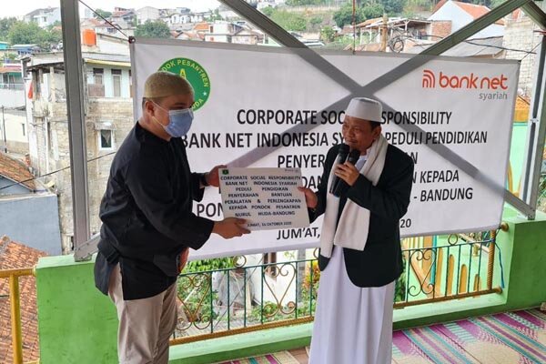 Bank Net Indonesia Syariah Salurkan CSR ke Pesantren